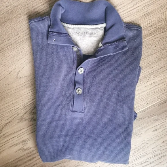 Men's Banana Republic collared Henley long sleeve. Size small. EUC - Picture 4 of 4